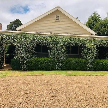 Lenore At Armidale Villa Exterior photo